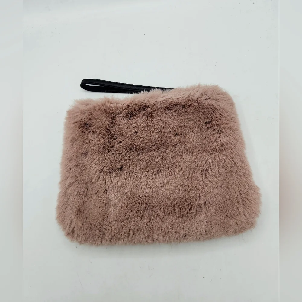 NWOT Expressions NYC Broome St Faux Fur Wristlet In Mauve Rose